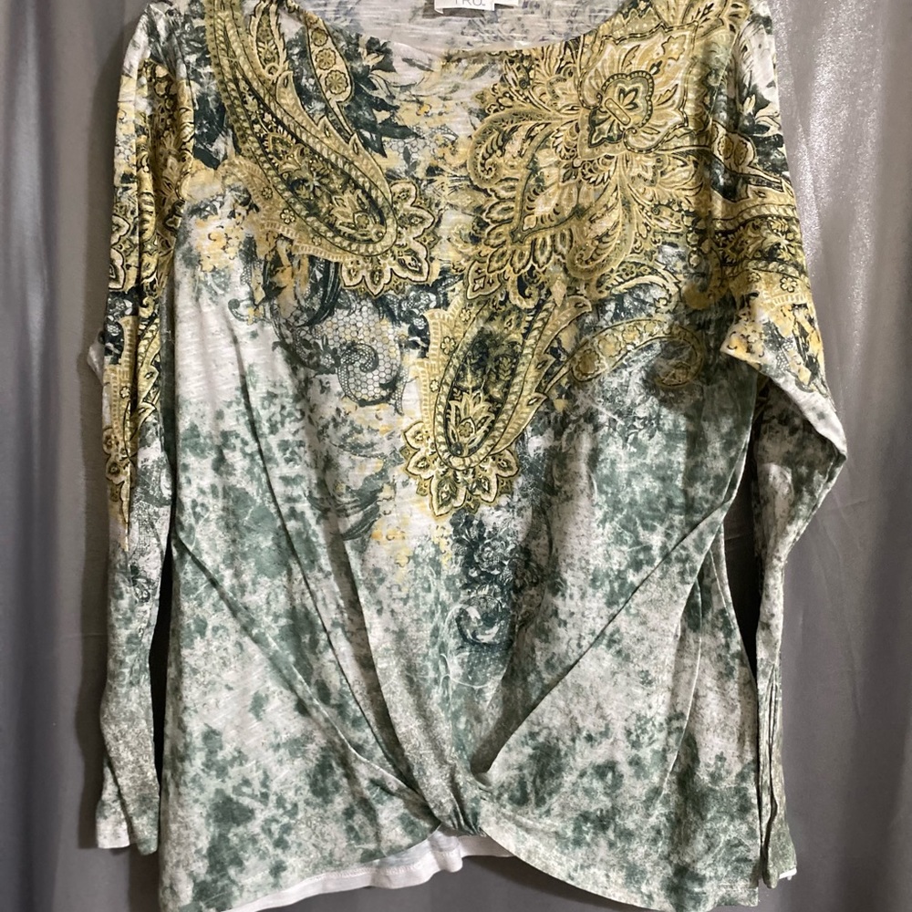 Ladies long sleeve top, size XL